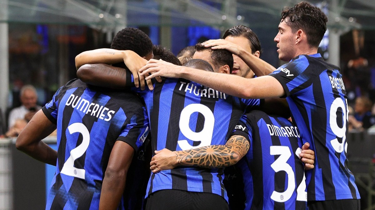 Inter, l'agente di Dumfries in sede: ore cruciali per il rinnovo - Italia