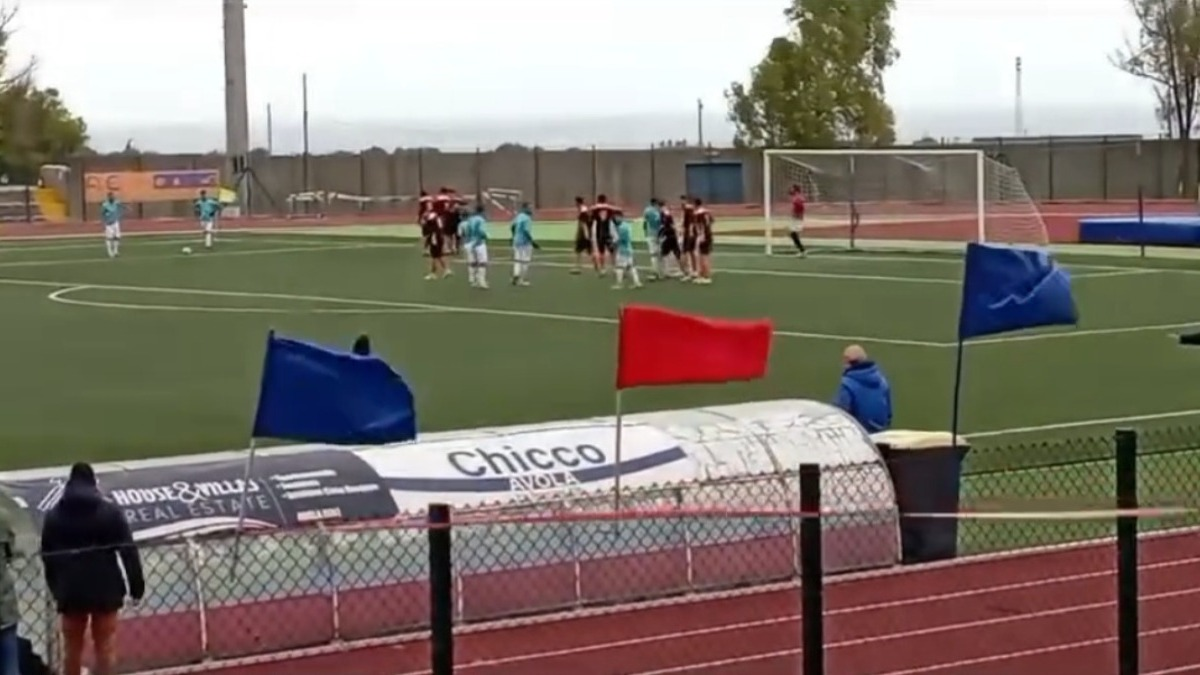 Rovesciata capolavoro nonostante il forte vento: gran gol in Promozione ...